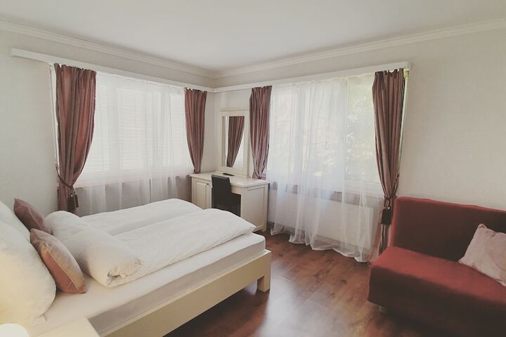 Room 25 of 266