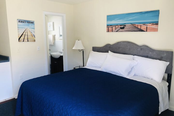 Room 9 of 25