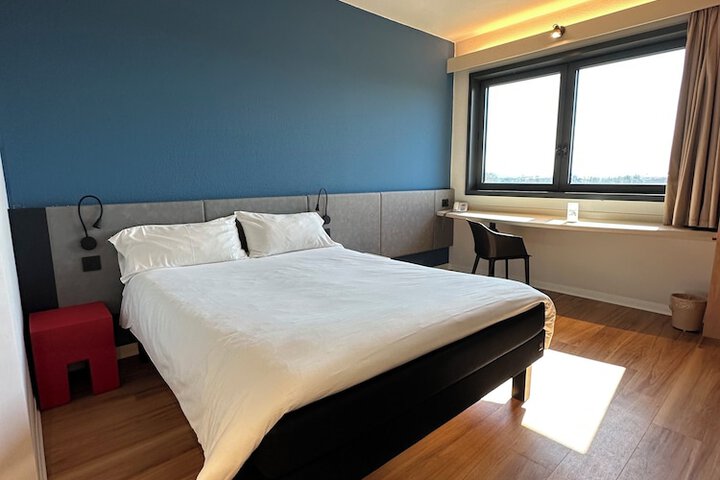 Room 54 of 85