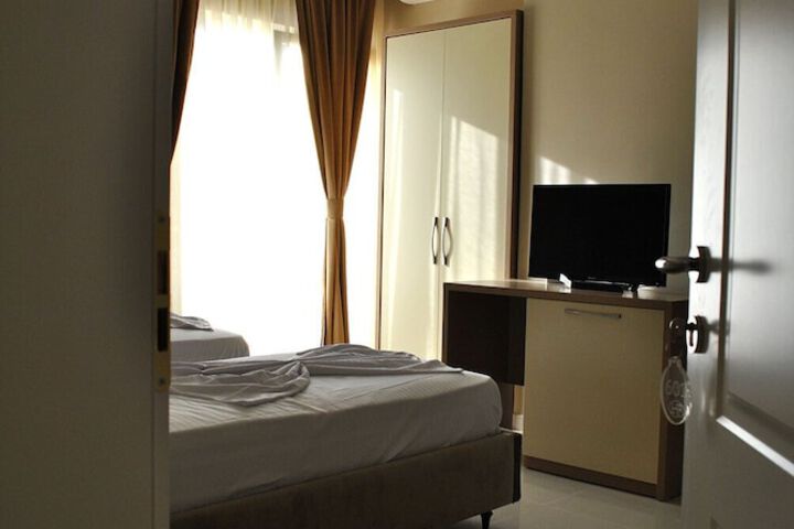 Room 12 of 25
