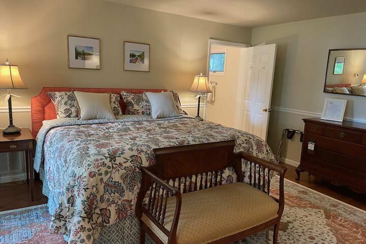 Room 9 of 33