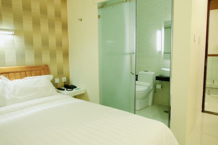 Room 16 of 52