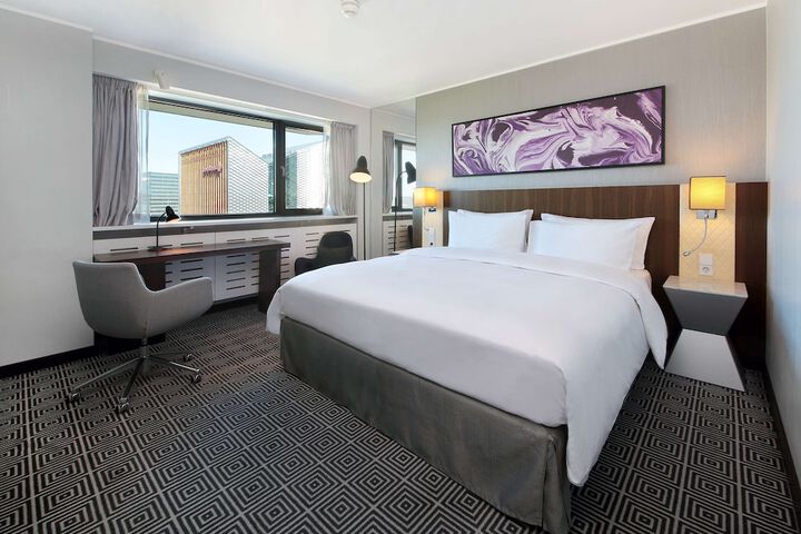 Room 21 of 165