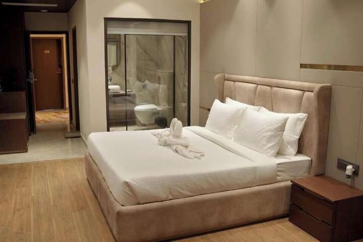 Room 5 of 20