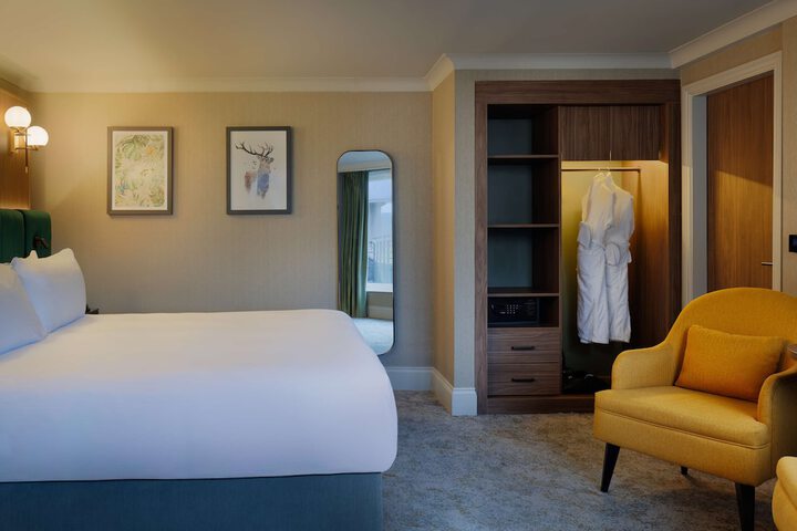 Room 51 of 204