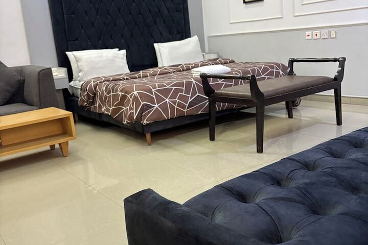 Room 45 of 288