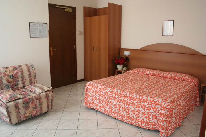 Room 6 of 50