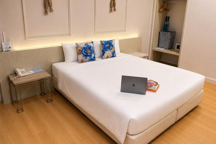 Room 15 of 198