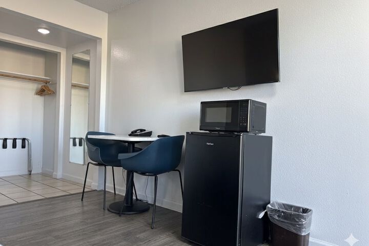 Room 3 of 38