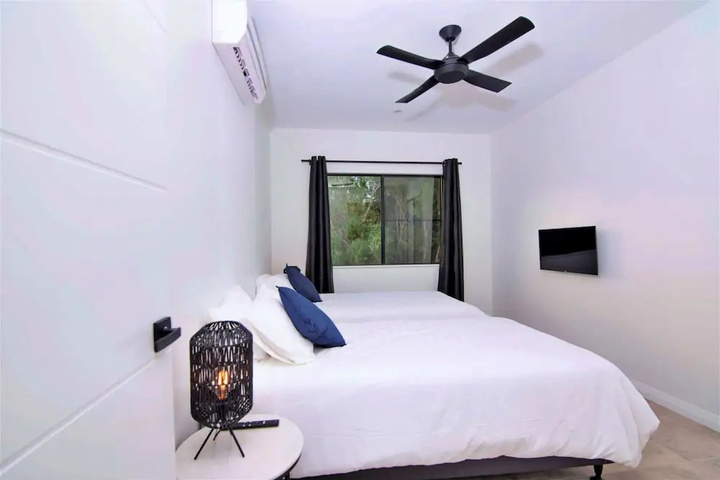 Room 4 of 13