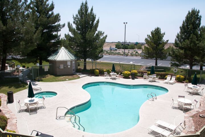 Pool Hotel