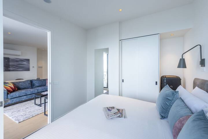 Room 18 of 108