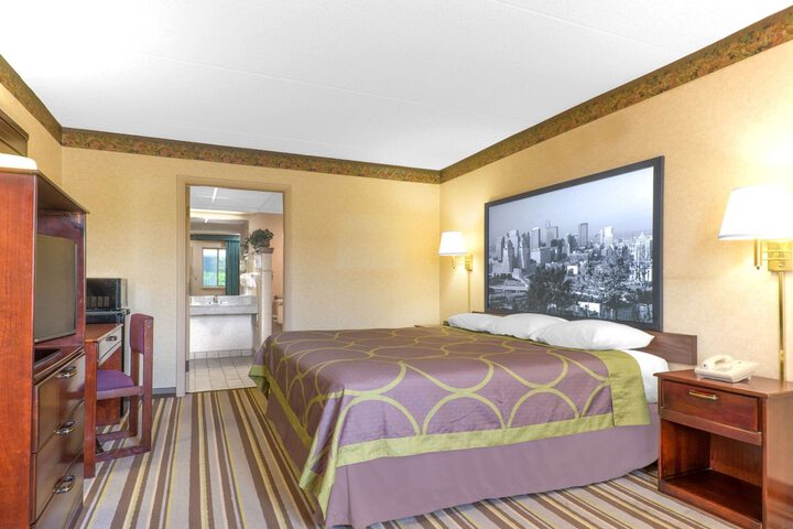1 King Bed (10 of 11)
