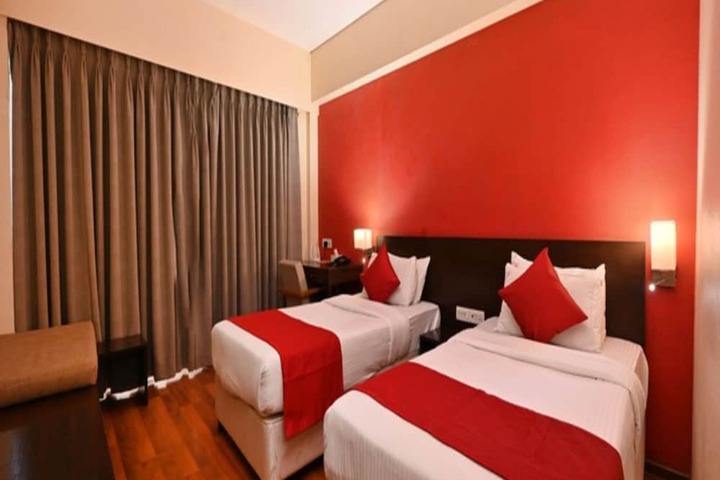 Room 6 of 32