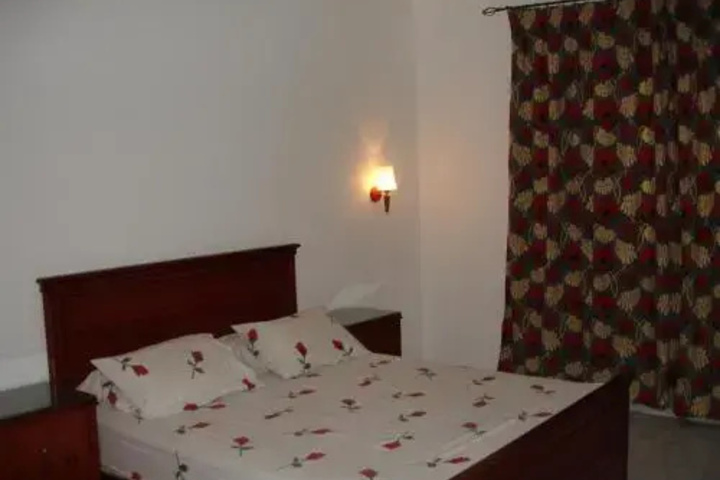 Room 3 of 8