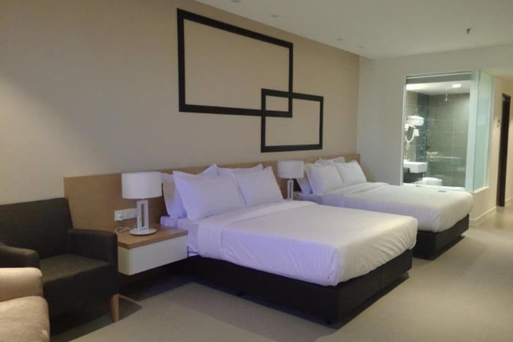Room 9 of 32
