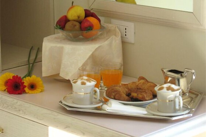 Breakfast/Coffee Service 21 of 29