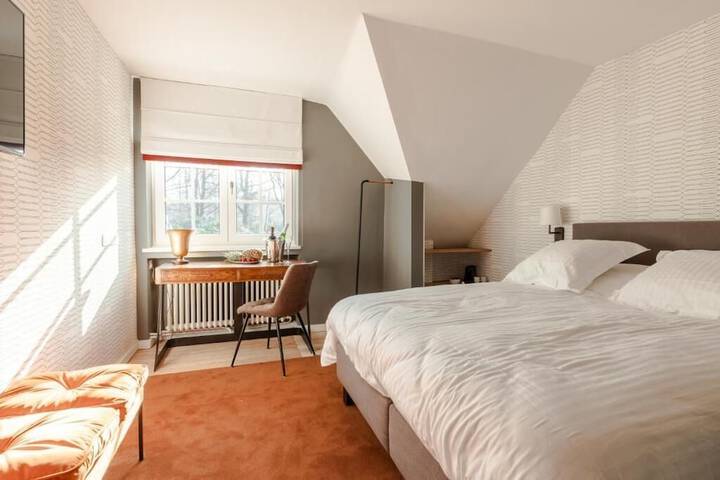 Room 4 of 48