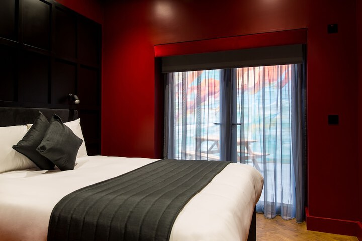Room 15 of 36