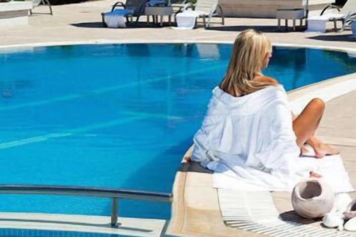 Hotel Pool