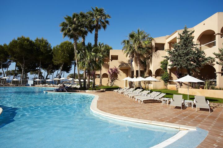 Hotel Pool