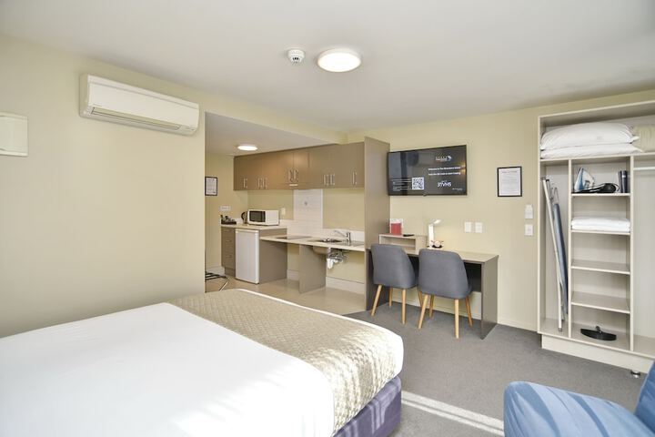 Room 62 of 196