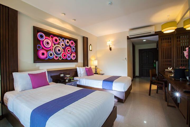 Room 6 of 35