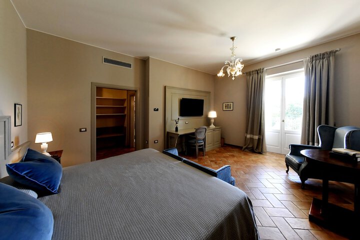Room 5 of 56