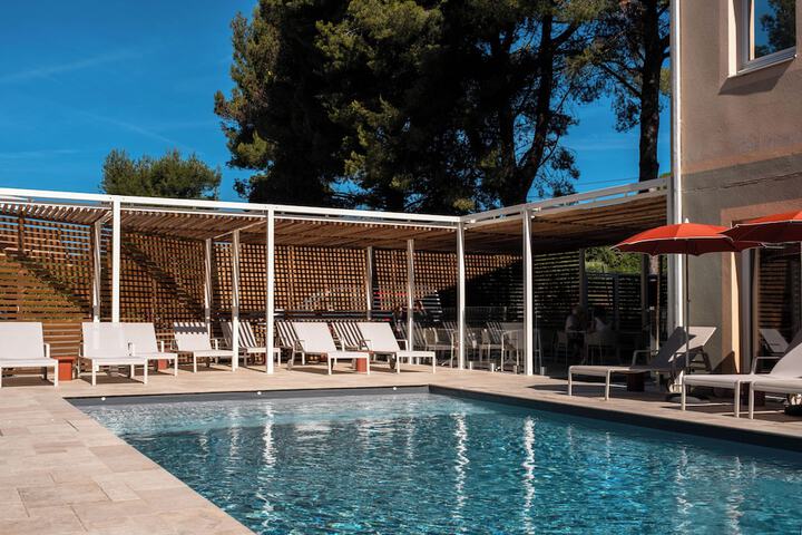 Pool 44 of 105