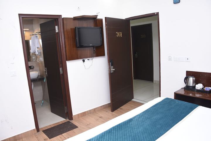 Room 30 of 46