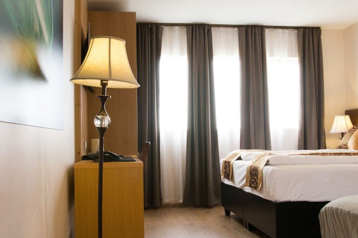Room 8 of 72