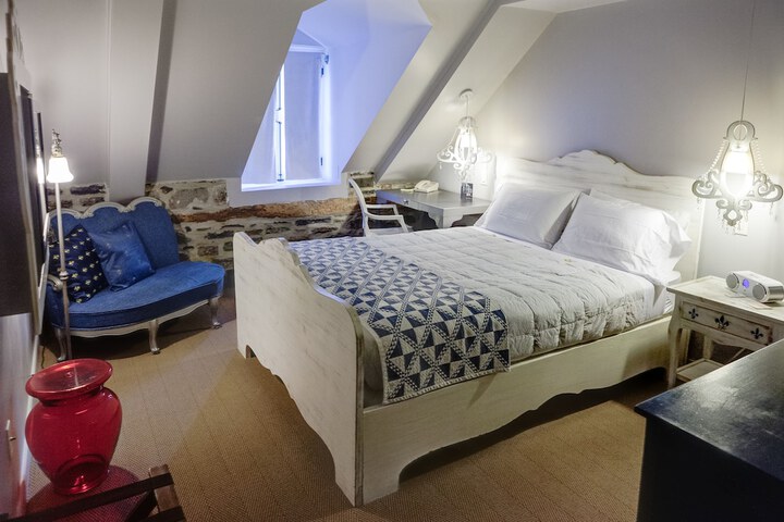 Room 5 of 82