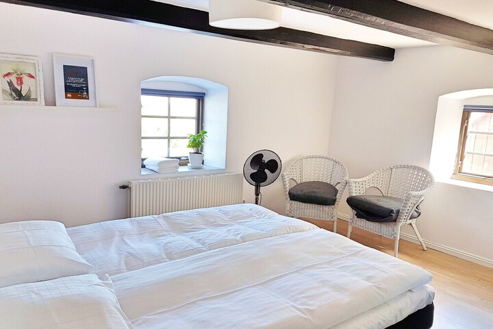 Room 10 of 140
