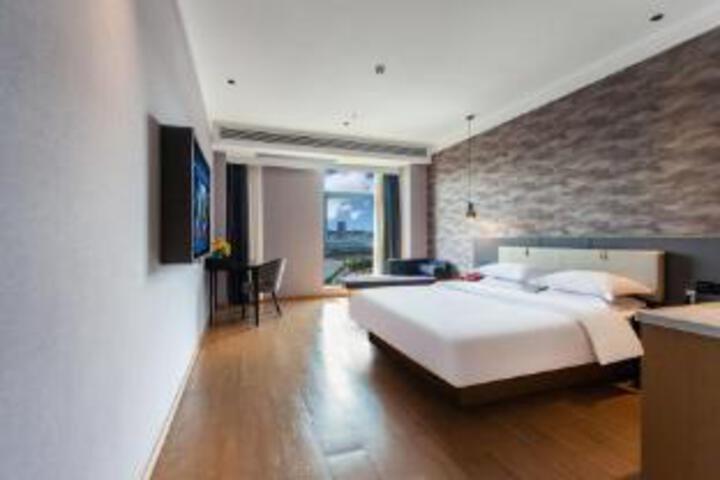 Room 9 of 10