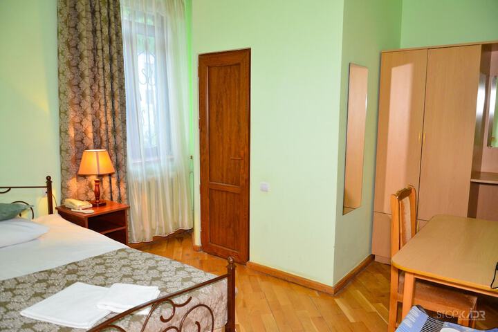 Room 6 of 44