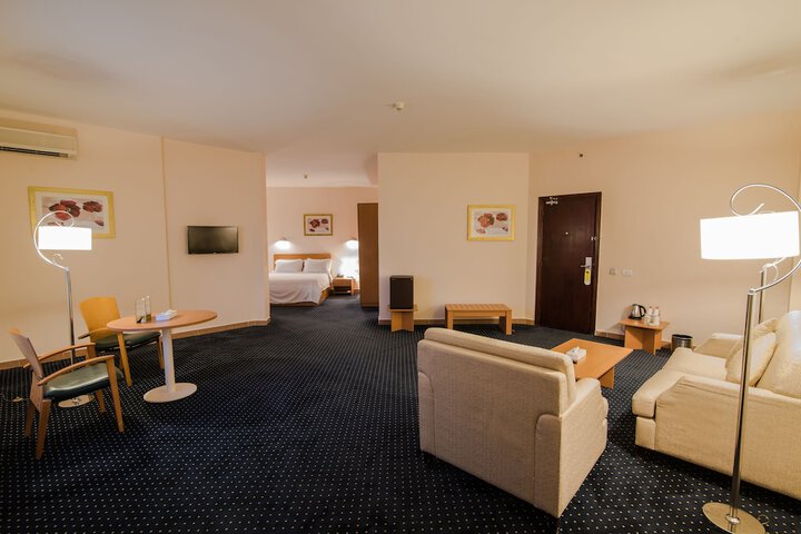 Room 14 of 50
