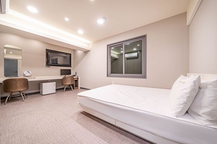 Room 21 of 53