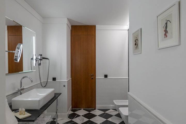 Room 47 of 77