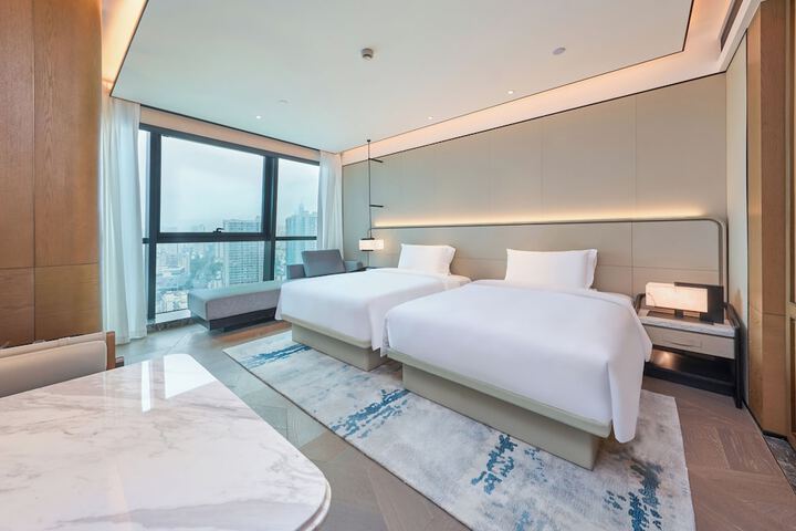 Room 6 of 24