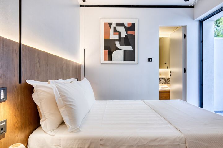 Room 9 of 76