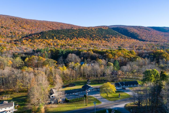 Rest - a Modern Motel in Manchester Center, VT