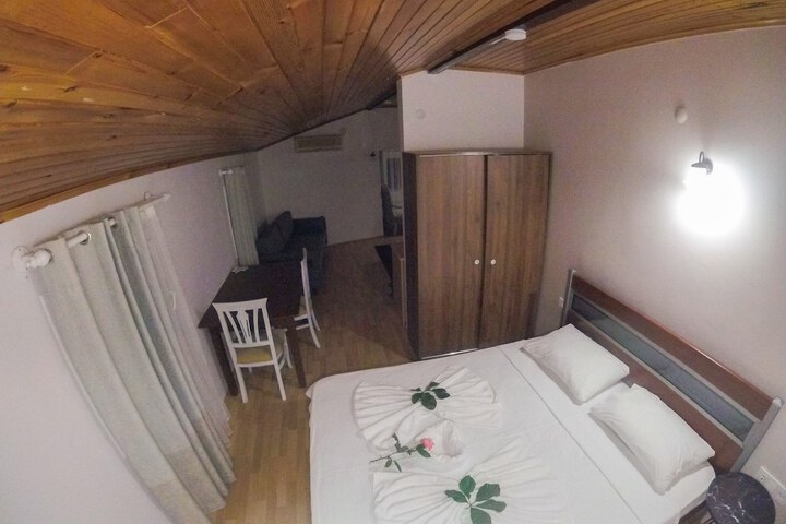 Room 22 of 93