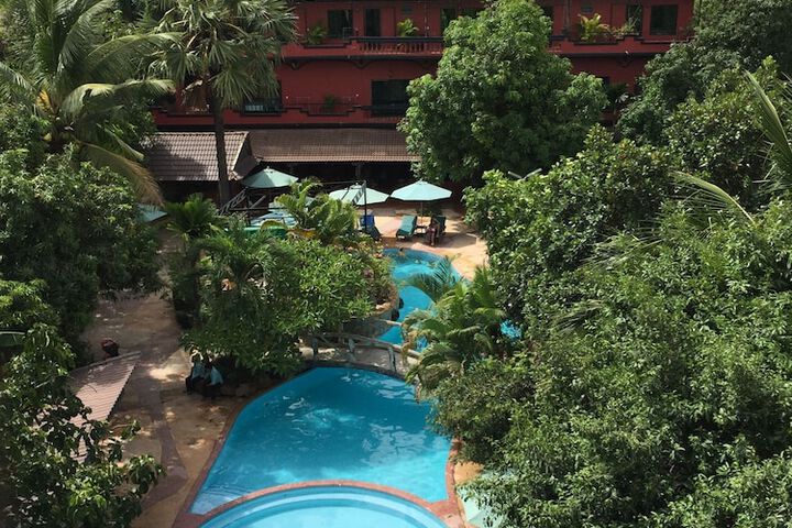 Pool 33 of 50