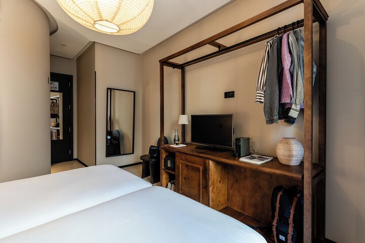 Room 13 of 50