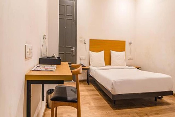 Room 10 of 19