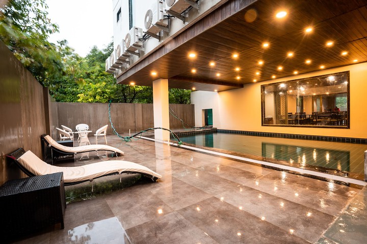 Pool 14 of 21