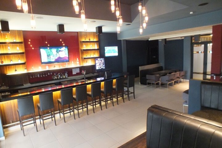 Lounge 29 of 37