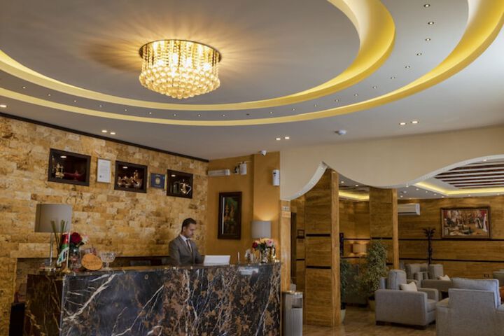Town Season Hotel