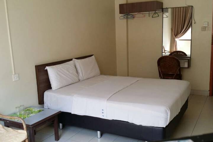 Room 5 of 12