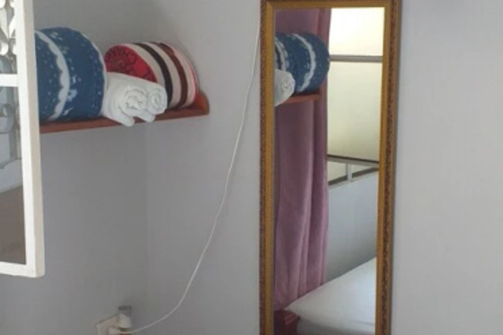 Room 6 of 18
